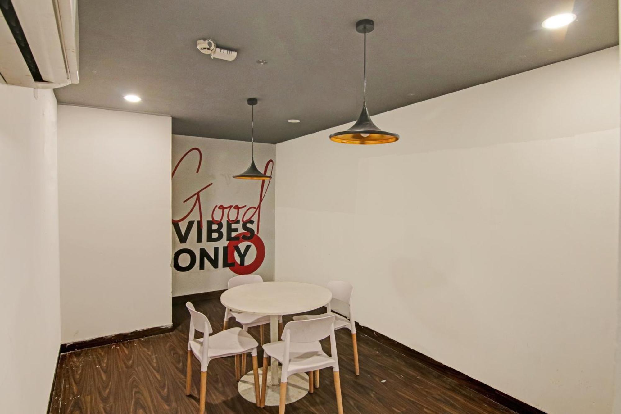 Hotel Collection O Slf Mall Sector 30 Faridabad Esterno foto