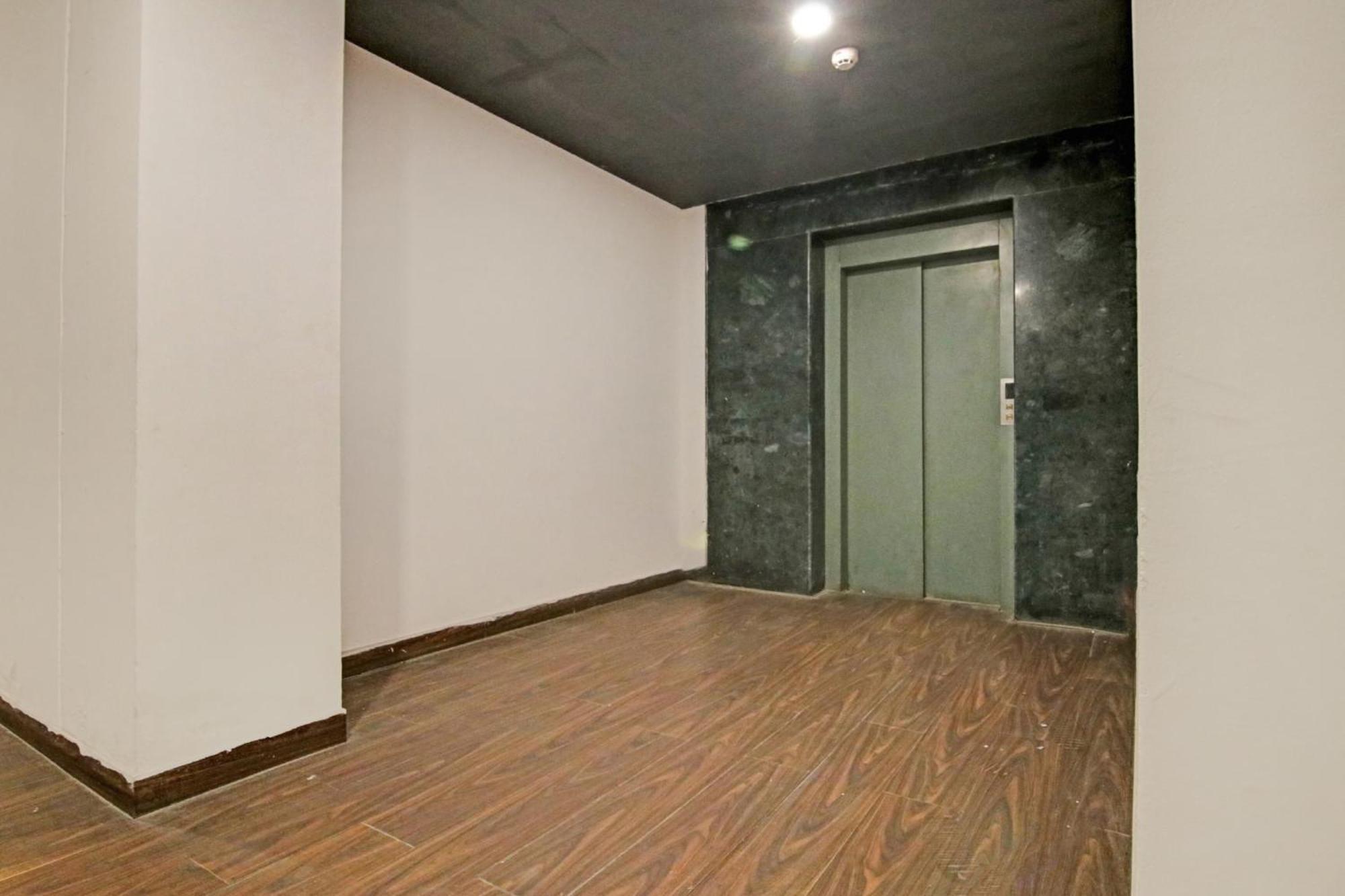 Hotel Collection O Slf Mall Sector 30 Faridabad Esterno foto
